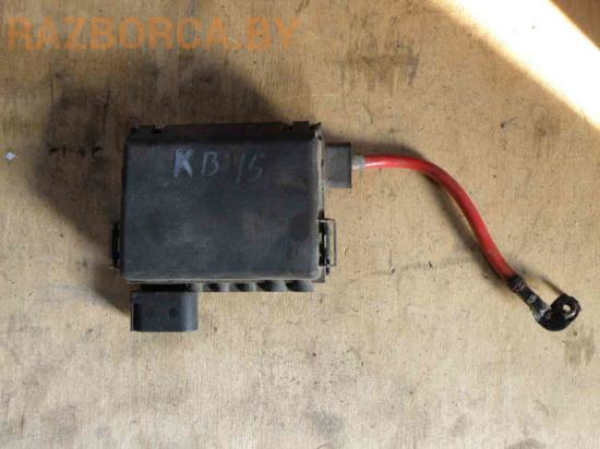 Блок предохранителей Volkswagen Golf 4 Блок предохранителей Volkswagen Golf 4