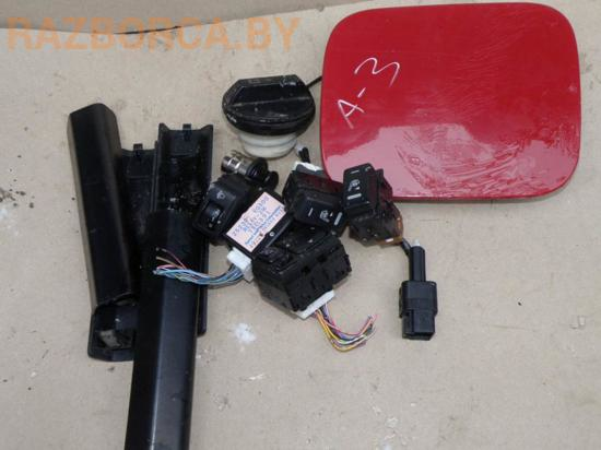 Лючок топливного бака Nissan X-Trail (T30) Лючок топливного бака Nissan X-Trail (T30)