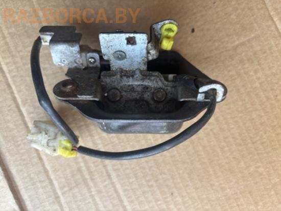 Замок крышки багажника Nissan Primera P11