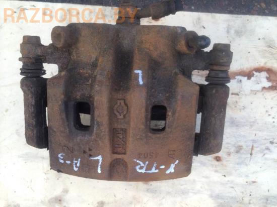 Суппорт передний L Nissan X-Trail (T30) Суппорт передний L Nissan X-Trail (T30)