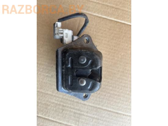 Замок крышки багажника Nissan Primera P11