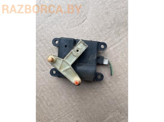 Моторчик печки Nissan Primera P12 Моторчик печки Nissan Primera P12