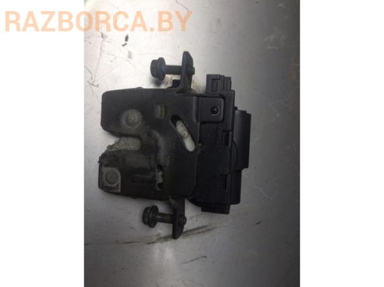 Замок крышки багажника Nissan Micra K12