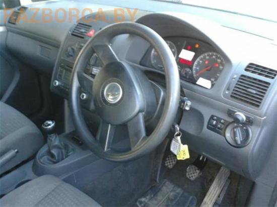 Автомобиль Volkswagen TOURAN