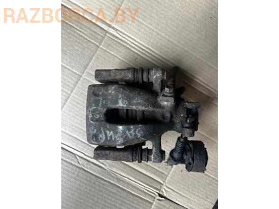 Суппорт задний L Opel Zafira A Суппорт задний L Opel Zafira A