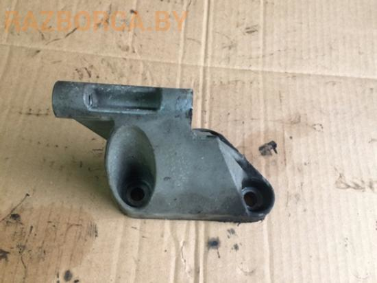 Кронштейн генератора Nissan Almera N16