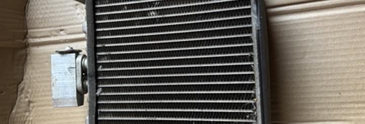 Радиатор кондиционера Nissan Almera Tino