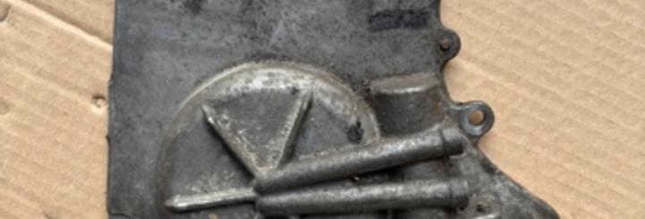 Крышка двигателя передняя Nissan X-Trail (T30)