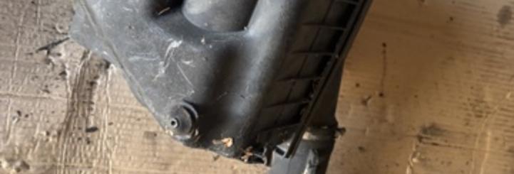 Корпус воздушного фильтра Volkswagen Passat B3